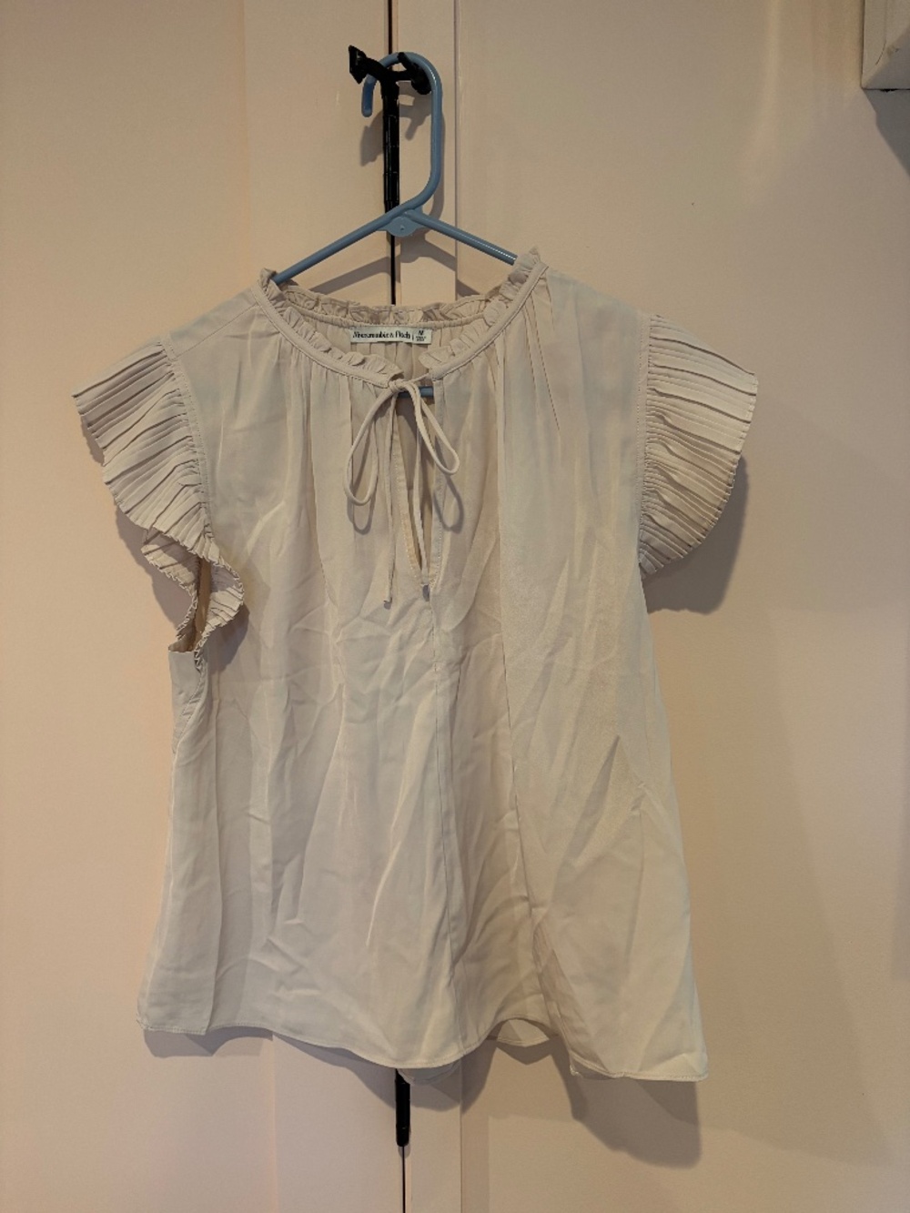 Abercrombie & Fitch ivory/cream blouse, size M.